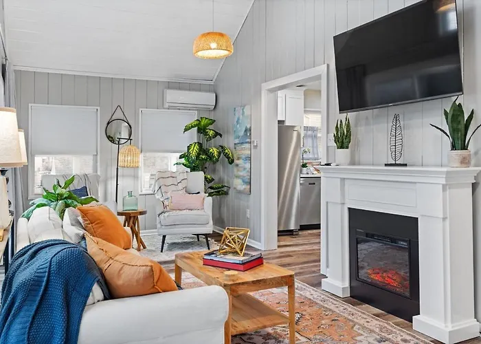 Island Gem-riverfront, Near Rmu Sportscenter-4 Br Holiday home *