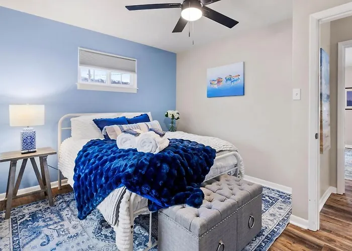 Island Gem-riverfront, Near Rmu Sportscenter-4 Br